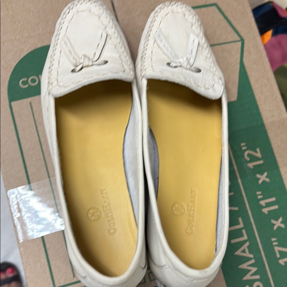 PRICE DROP Cole Haan Cream LEATHER Loafers  Moccasin Design excellent CONDITION